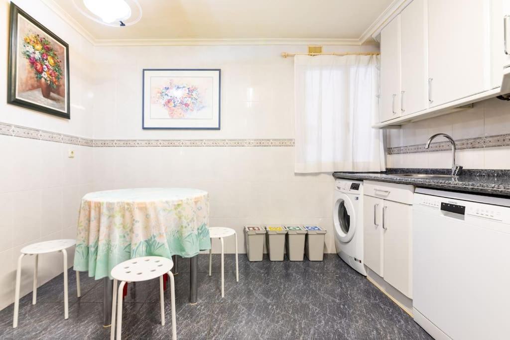 Terraza Playa Y Calle Peatonal Ess03377 Σαν Σεμπαστιάν Εξωτερικό φωτογραφία