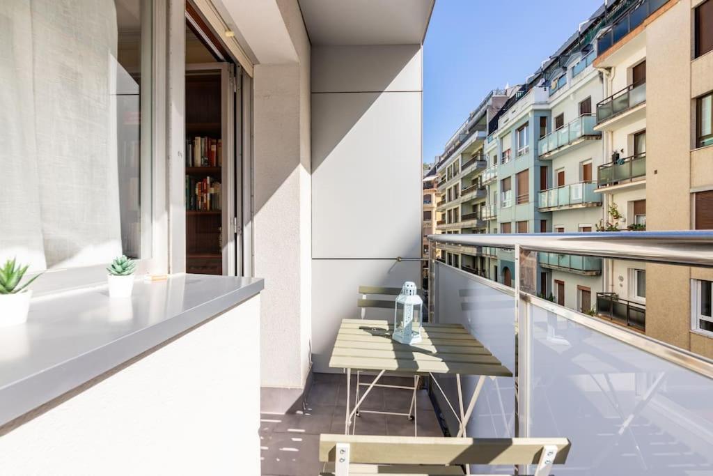 Terraza Playa Y Calle Peatonal Ess03377 Σαν Σεμπαστιάν Εξωτερικό φωτογραφία